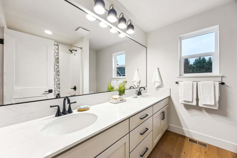 Shelton primary bathroom