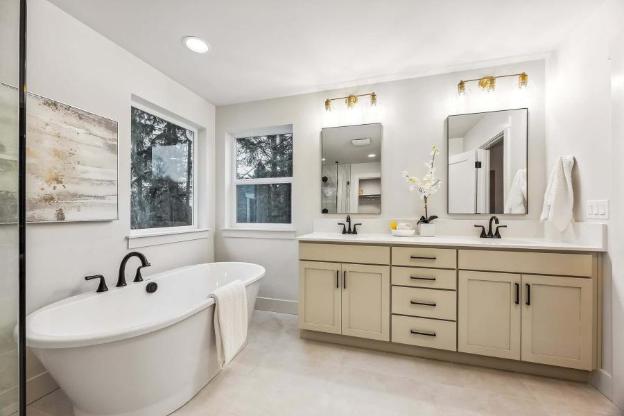 Shelton bathroom tub